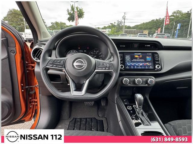 Photo of 2024 Monarch Orange Metallic/Super Black Nissan Kicks