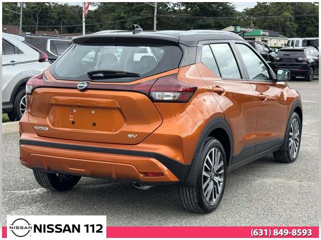 Photo of 2024 Monarch Orange Metallic/Super Black Nissan Kicks
