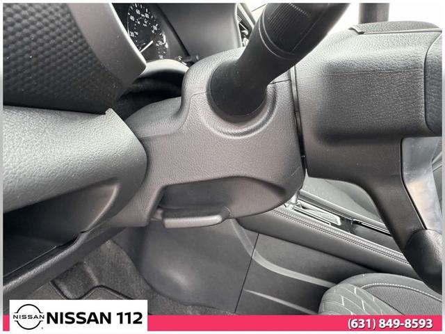 Photo of 2024 Monarch Orange Metallic/Super Black Nissan Kicks
