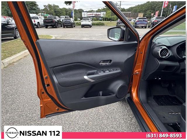 Photo of 2024 Monarch Orange Metallic/Super Black Nissan Kicks