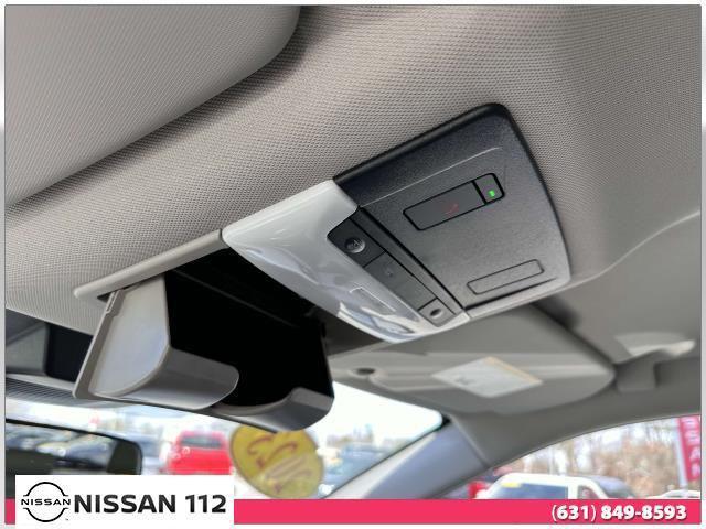 Photo of 2023 Pearl White Tricoat Nissan Rogue
