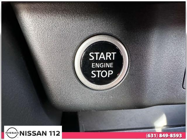 Photo of 2023 Pearl White Tricoat Nissan Rogue