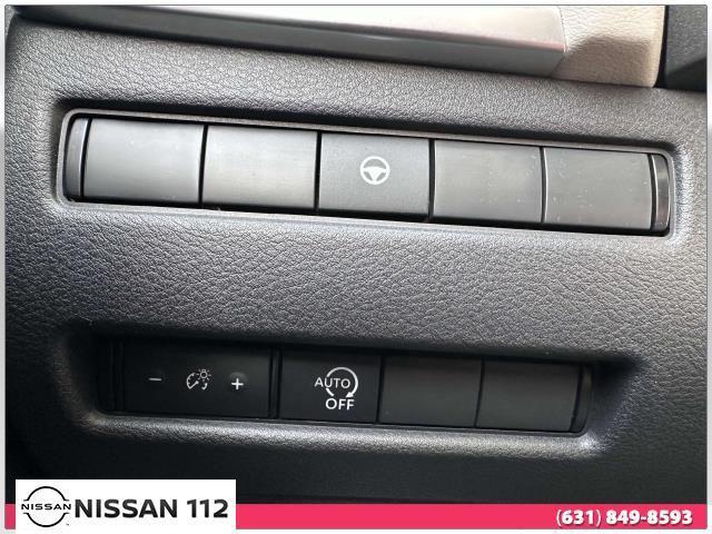 Photo of 2023 Pearl White Tricoat Nissan Rogue