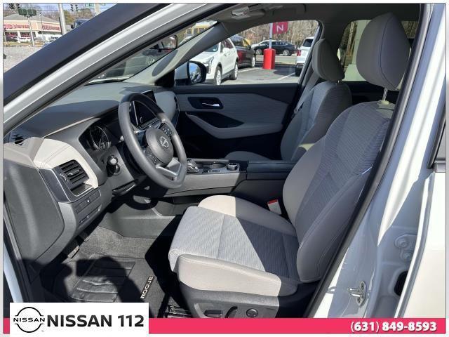 Photo of 2023 Pearl White Tricoat Nissan Rogue