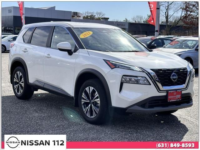 Photo of 2023 Pearl White Tricoat Nissan Rogue