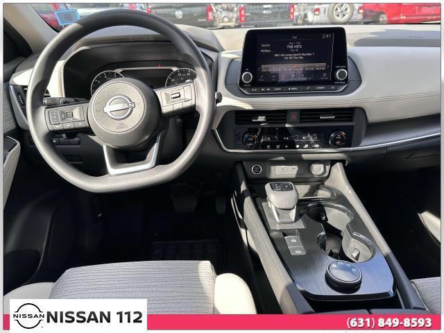 Photo of 2023 Pearl White Tricoat Nissan Rogue