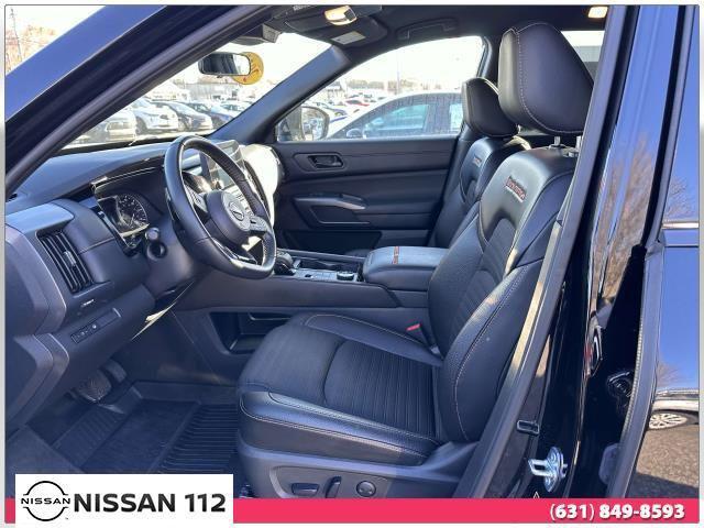 Photo of 2023 Super Black Nissan Pathfinder