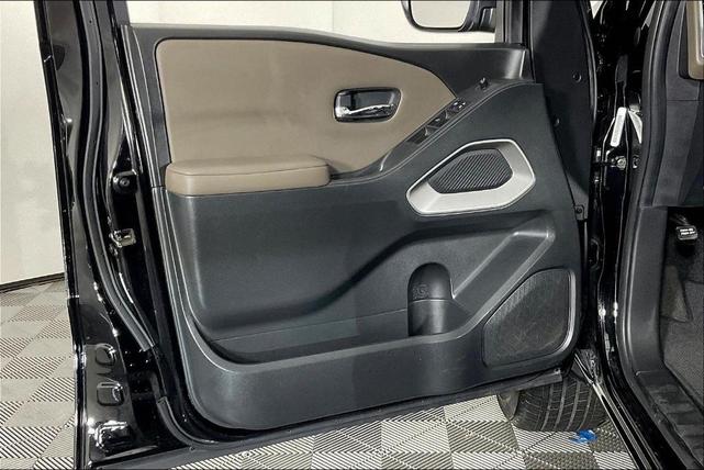 Photo of 2023 Black Nissan Frontier