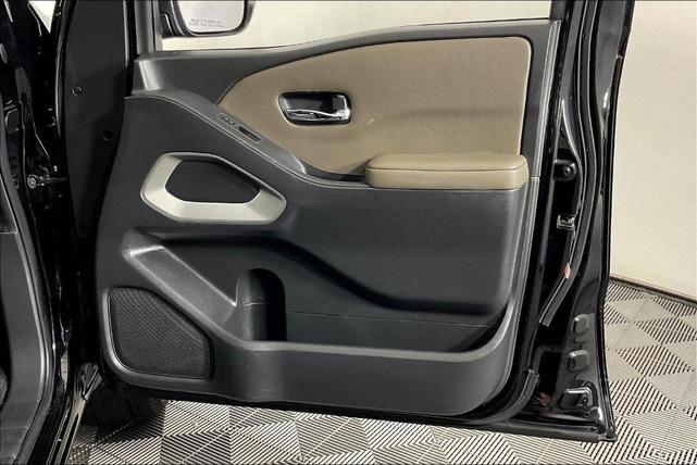 Photo of 2023 Black Nissan Frontier