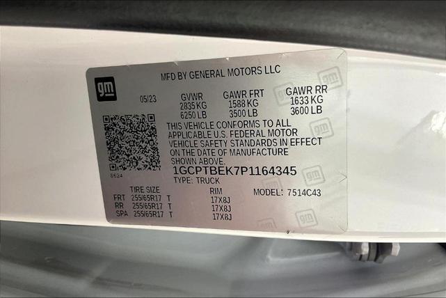 Photo of 2023 Summit White Chevrolet Colorado