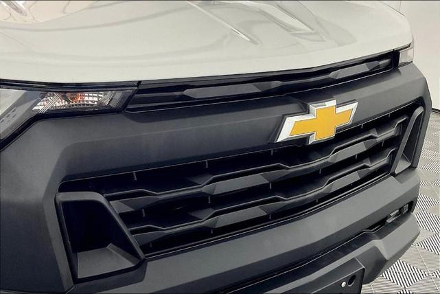 Photo of 2023 Summit White Chevrolet Colorado