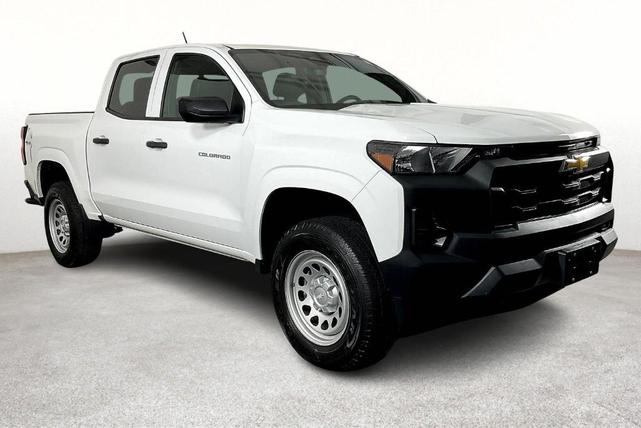 Photo of 2023 Summit White Chevrolet Colorado