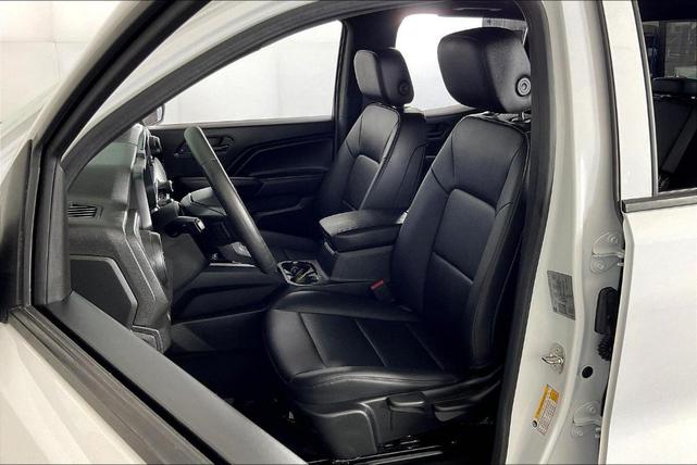 Photo of 2023 Summit White Chevrolet Colorado