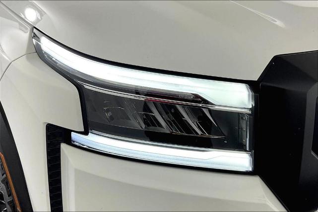 Photo of 2023 Glacier White Nissan Frontier