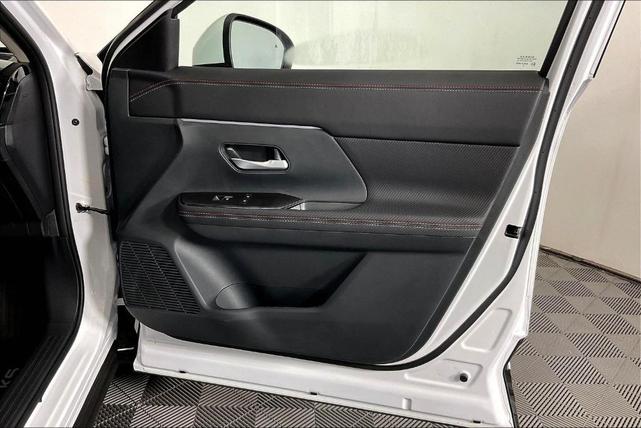 Photo of 2025 Aspen White Tri Nissan Kicks