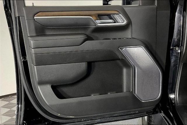 Photo of 2025 Black Chevrolet Silverado 2500