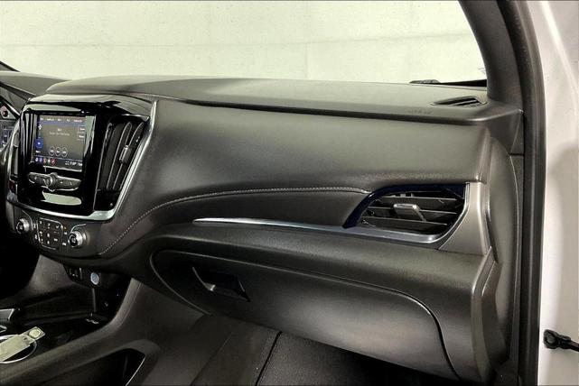 Photo of 2023 Summit White Chevrolet Traverse