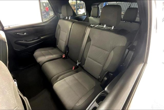 Photo of 2023 Summit White Chevrolet Traverse