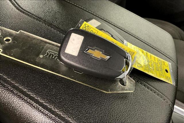 Photo of 2023 Summit White Chevrolet Traverse