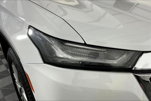 Photo of 2023 Summit White Chevrolet Traverse