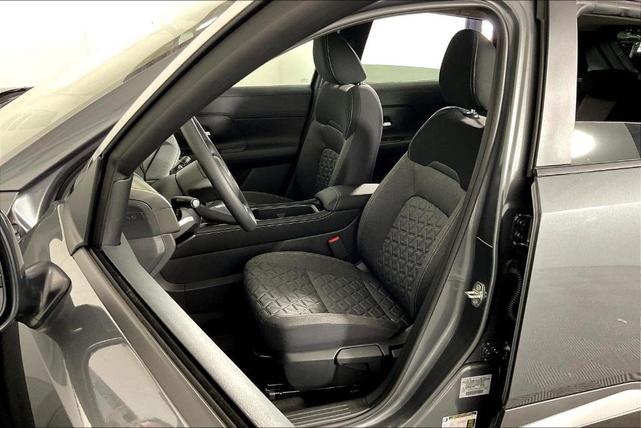 Photo of 2025 Gun Metallic Nissan Kicks