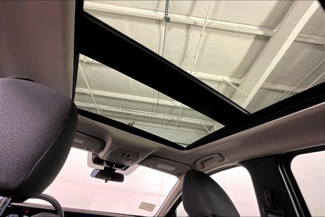 Photo of 2025 Gun Metallic Nissan Kicks