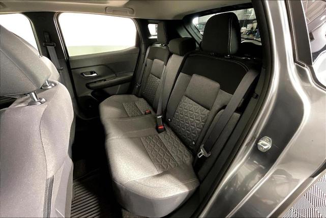 Photo of 2025 Gun Metallic Nissan Kicks