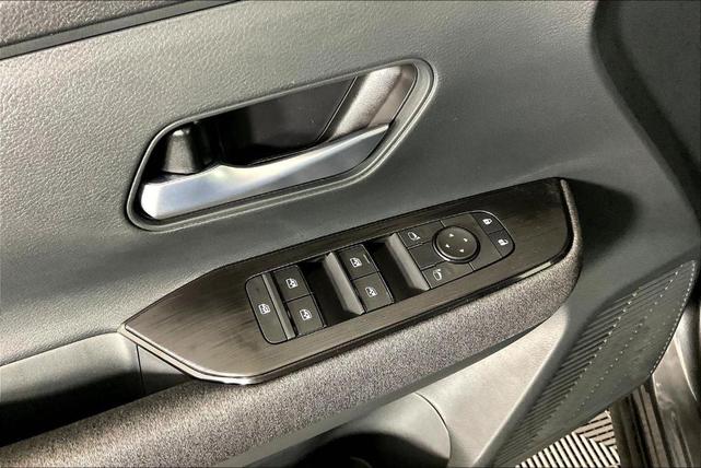 Photo of 2025 Gun Metallic Nissan Kicks