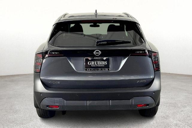 Photo of 2025 Gun Metallic Nissan Kicks
