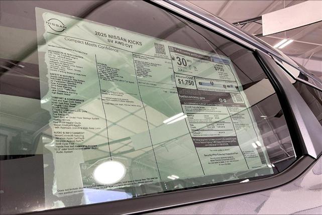 Photo of 2025 Gun Metallic Nissan Kicks
