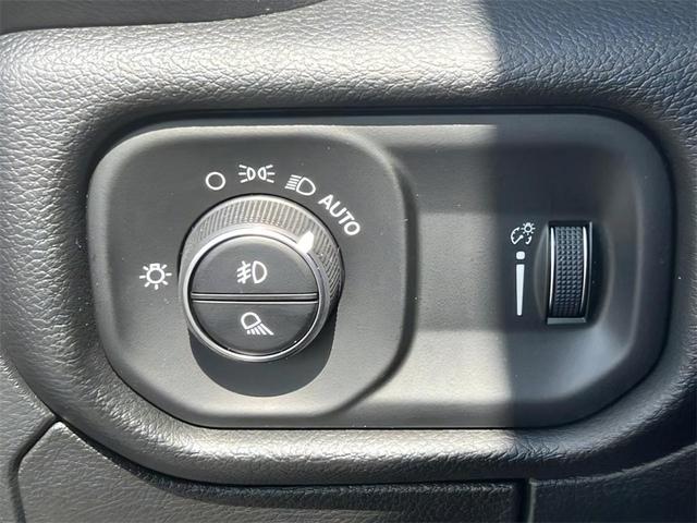 Photo of 2025 Granite Crystal Clearcoat Metallic RAM 1500