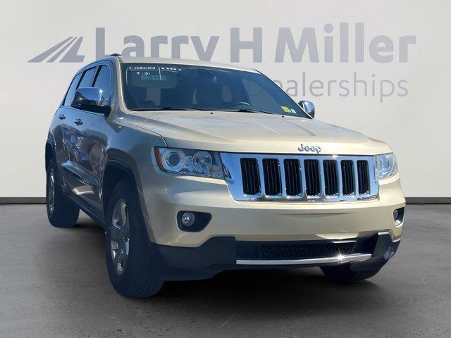 Photo of 2011 White Gold Jeep Grand Cherokee