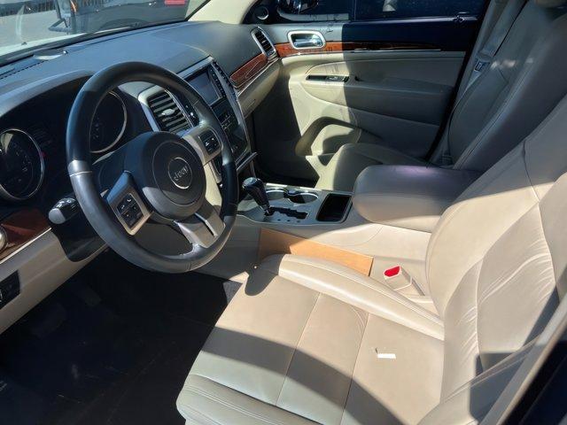 Photo of 2011 White Gold Jeep Grand Cherokee