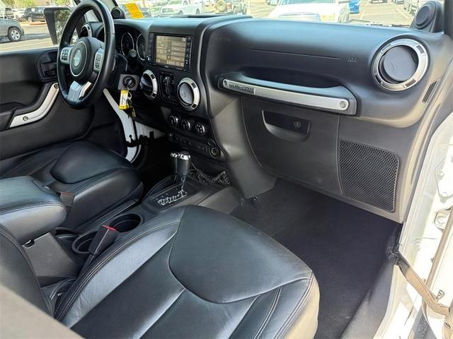 Photo of 2013 Bright White Jeep Wrangler Unlimited
