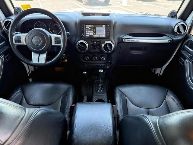 Photo of 2013 Bright White Jeep Wrangler Unlimited