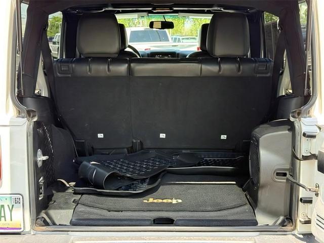 Photo of 2013 Bright White Jeep Wrangler Unlimited
