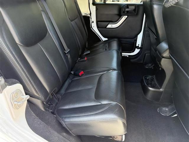 Photo of 2013 Bright White Jeep Wrangler Unlimited