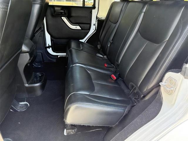 Photo of 2013 Bright White Jeep Wrangler Unlimited