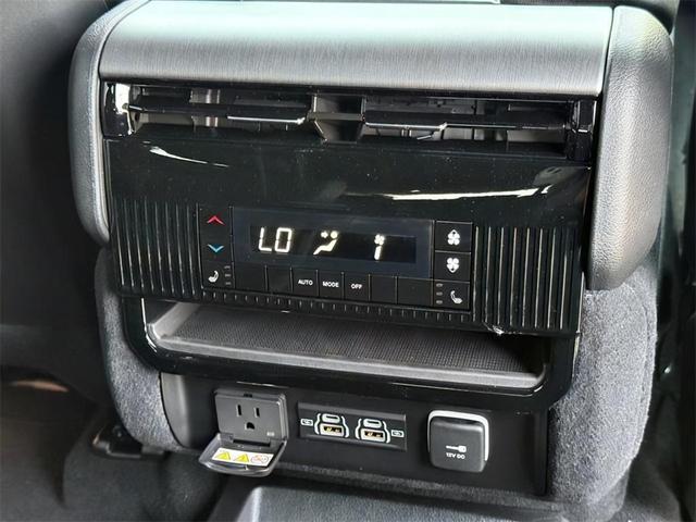 Photo of 2025 Diamond Black Jeep Wagoneer