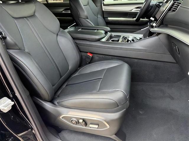 Photo of 2025 Diamond Black Jeep Wagoneer