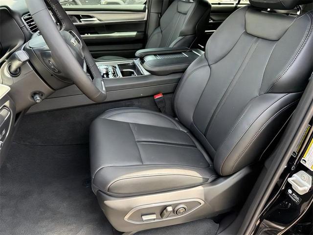 Photo of 2025 Diamond Black Jeep Wagoneer