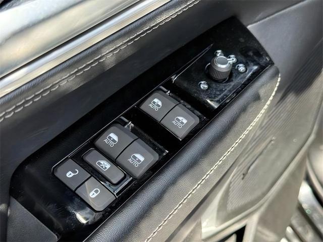 Photo of 2025 Diamond Black Jeep Wagoneer