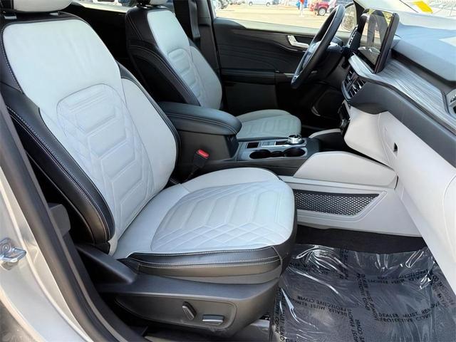 Photo of 2023 Iconic Silver Metallic Ford Escape