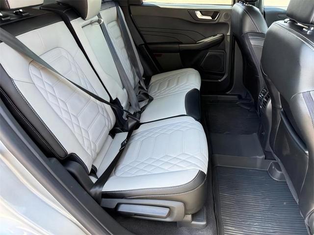 Photo of 2023 Iconic Silver Metallic Ford Escape
