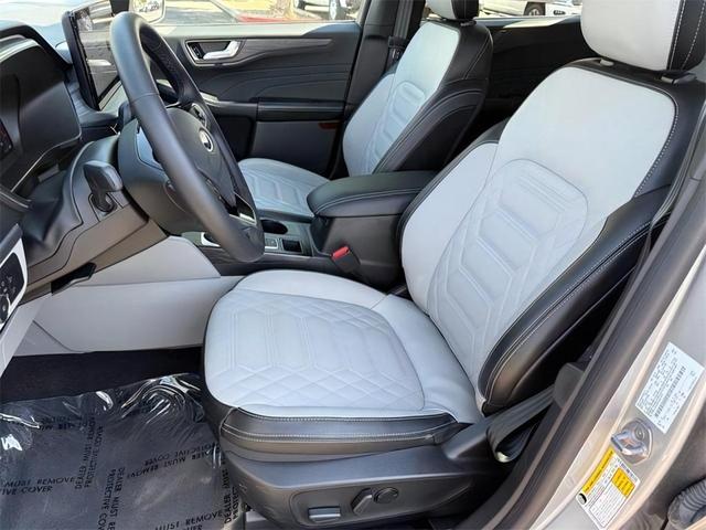 Photo of 2023 Iconic Silver Metallic Ford Escape