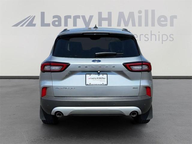 Photo of 2023 Iconic Silver Metallic Ford Escape