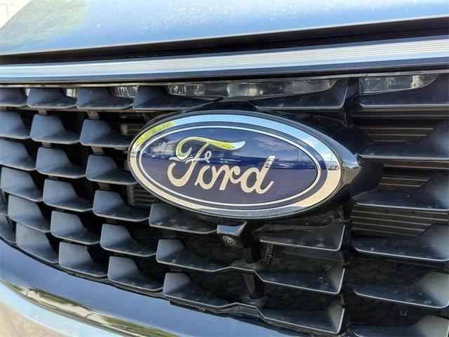Photo of 2023 Iconic Silver Metallic Ford Escape