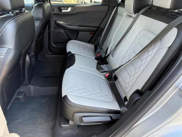 Photo of 2023 Iconic Silver Metallic Ford Escape