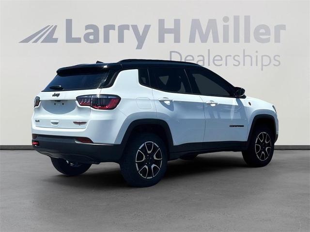 Photo of 2025 Bright White Clearcoat Jeep Compass