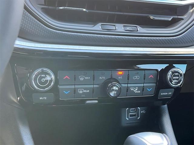 Photo of 2025 Bright White Clearcoat Jeep Compass